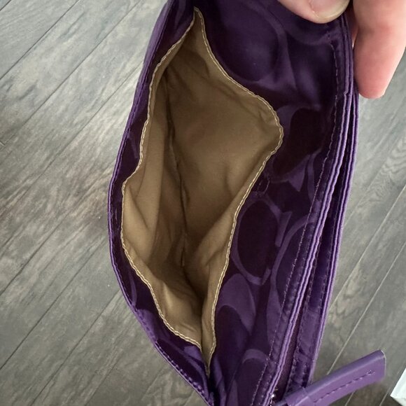 Coach Signature Getaway Purple Nylon File Crossbody Handbag  L1380-F77408 - Picture 5 of 9